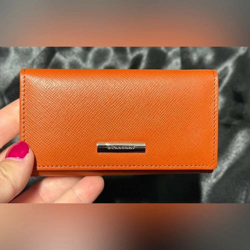 Burberry key holder, like new